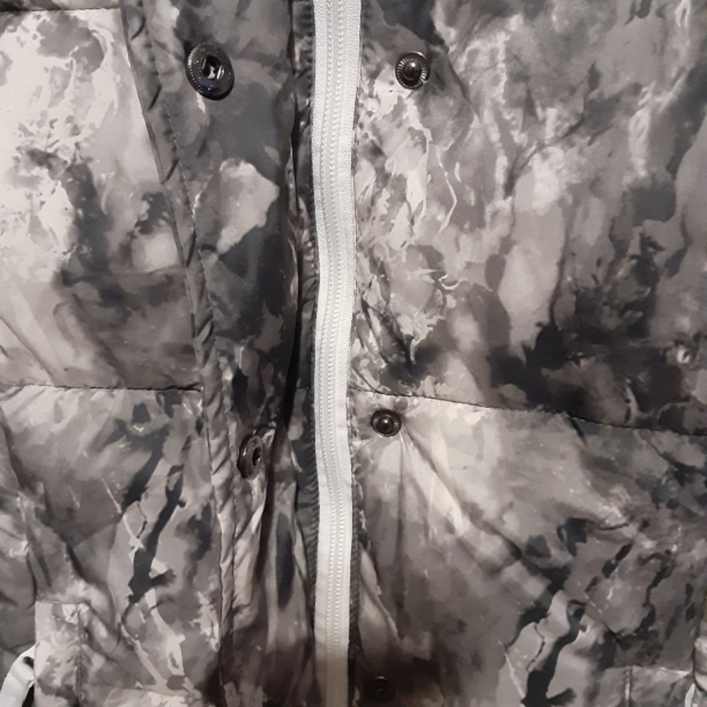 Amazon Essentials Heavy Weight Hooded Puffer Coat… - image 2